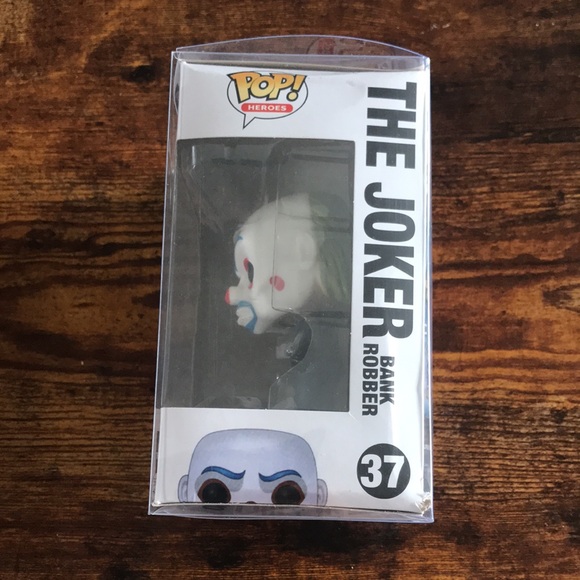 Funko Pop! Vinyl: DC Comics - The Joker (Bank Robber) #37 Pop Armor - Picture 2 of 6